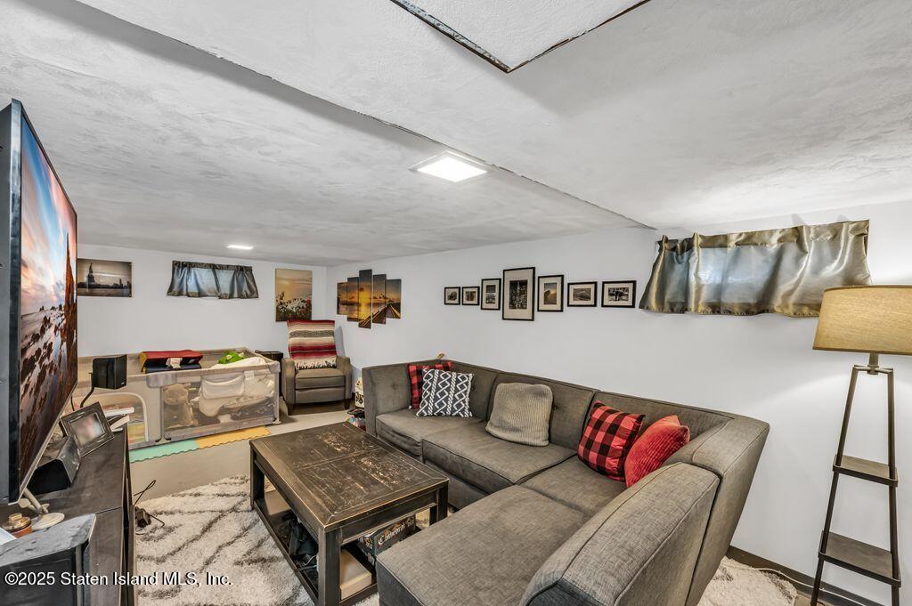 195 Fairview Avenue, Staten Island, New York image 32
