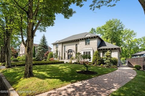 Photo of 304 Bertram Avenue, Staten Island, NY 10312 (MLS # 2504005)