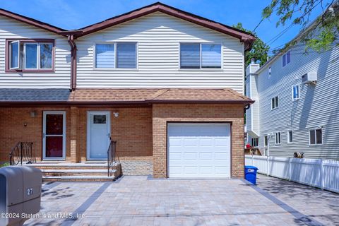 Photo of 27 Leason Place, Staten Island, NY 10314 (MLS # 2403827)