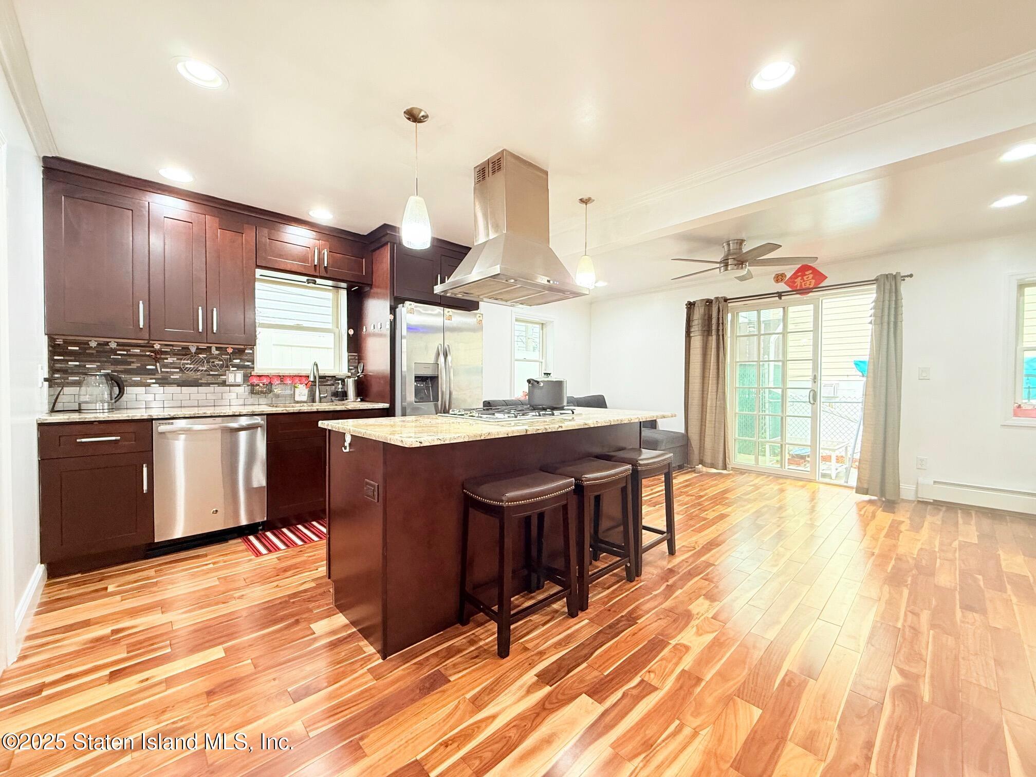 16 Landis Court, Brooklyn, New York image 3