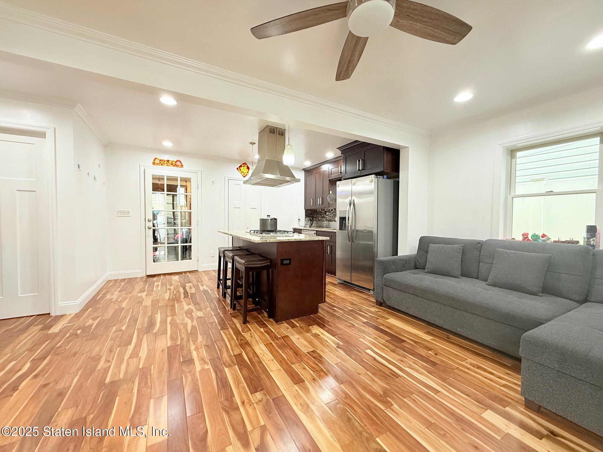 16 Landis Court, Brooklyn, New York image 6