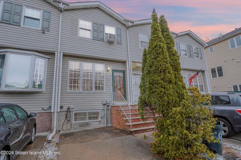 Photo of 70 Hope Lane, Staten Island, NY 10305 (MLS # 2406921)
