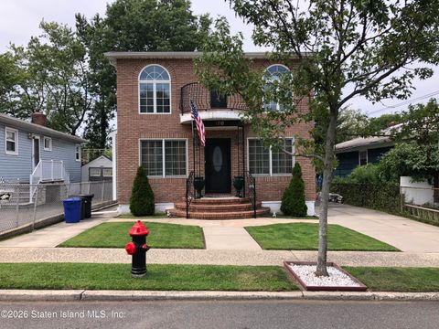 Photo of 170 Mann Avenue, Staten Island, NY 10314 (MLS # 2601989)