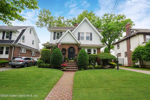 Photo of 18 Crystal Avenue, Staten Island, NY 10302 (MLS # 2404367)