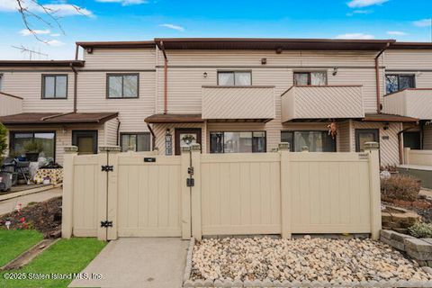 Photo of 492 Lisk Avenue, Staten Island, NY 10303 (MLS # 2501070)