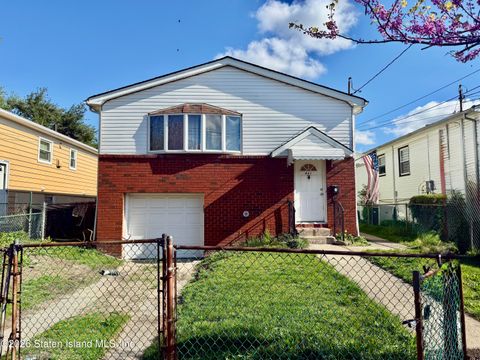 Photo of 441 Walker Street, Staten Island, NY 10303 (MLS # 2601105)