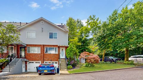 Photo of 128 Cody Place, Staten Island, NY 10312 (MLS # 2404076)
