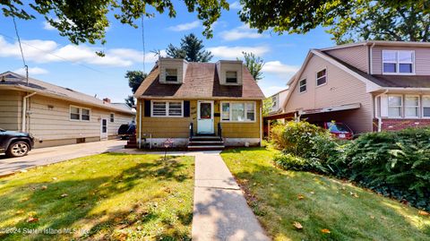 Photo of 442 Watchogue Road, Staten Island, NY 10314 (MLS # 2404831)