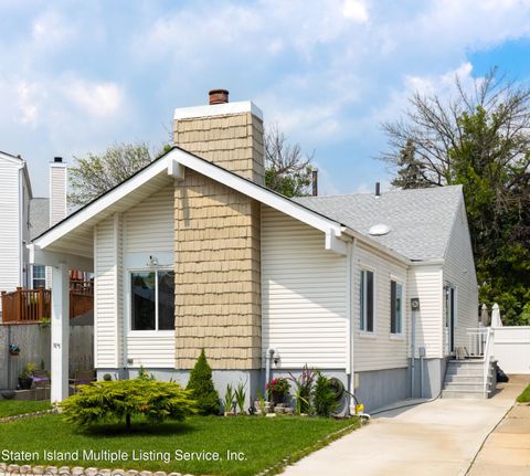 Photo of 114 Mc Arthur Avenue, Staten Island, NY 10312 (MLS # 1164640)