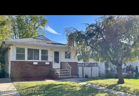 Photo of 38 St Stephens Place, Staten Island, NY 10306 (MLS # 2400120)