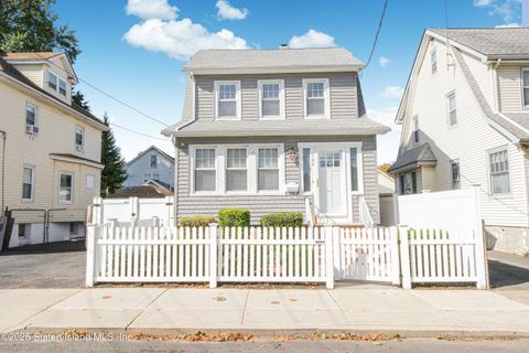 Photo of 184 Dickie Avenue, Staten Island, NY 10314 (MLS # 2506342)