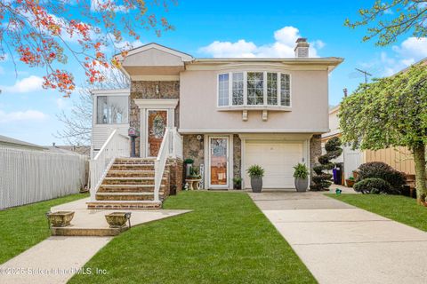 Photo of 576 Sheldon Avenue, Staten Island, NY 10312 (MLS # 2502141)