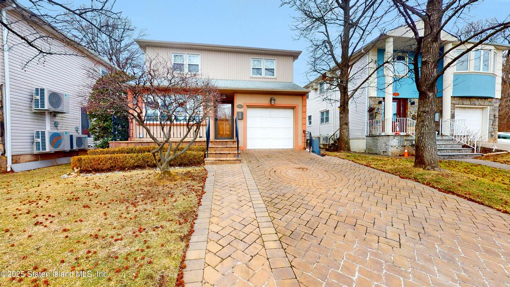 Photo of 949 Westwood Avenue, Staten Island, NY 10314 (MLS # 2501256)