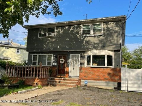 Photo of 945 Targee Street, Staten Island, NY 10305 (MLS # 1163569)