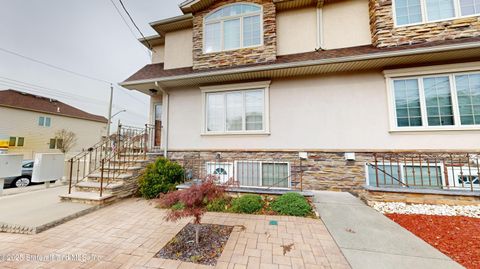 Photo of 97 Crabtree Avenue, Staten Island, NY 10309 (MLS # 2503955)