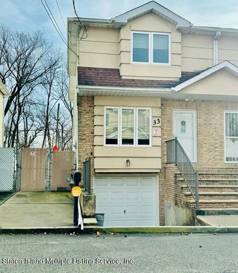 Photo of 33 Stacey Lane, Staten Island, NY 10306 (MLS # 1165733)