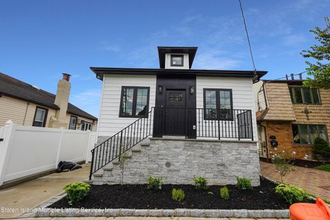 Photo of 110 Bionia Avenue, Staten Island, NY 10305 (MLS # 1163809)