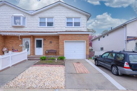 Photo of 199 Lewiston Street, Staten Island, NY 10314 (MLS # 2402213)