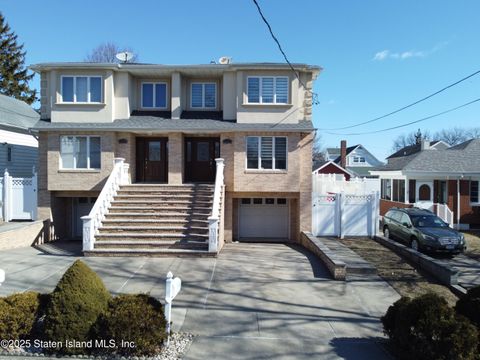Photo of 123 Adams Avenue, Staten Island, NY 10306 (MLS # 2501098)
