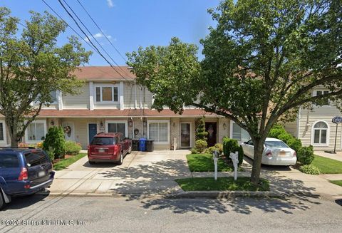 Photo of 36 Seguine Place, Staten Island, NY 10312 (MLS # 2601147)