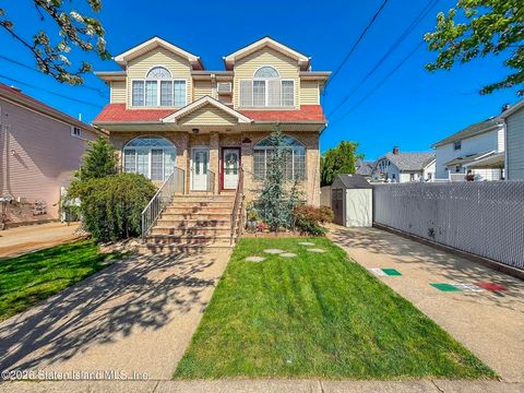 Photo of 14 Ralph Avenue, Staten Island, NY 10312 (MLS # 2602038)
