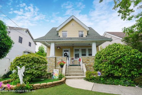 Photo of 16 Rye Avenue, Staten Island, NY 10312 (MLS # 2404121)