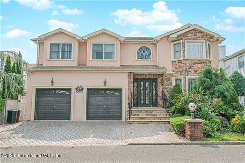 Photo of 27 Honey Lane, Staten Island, NY 10307 (MLS # 2505774)