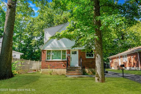 Photo of 99 Acorn Street, Staten Island, NY 10306 (MLS # 2503213)