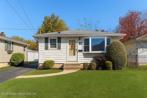 Photo of 349 Mill Road, Staten Island, NY 10306 (MLS # 2506592)