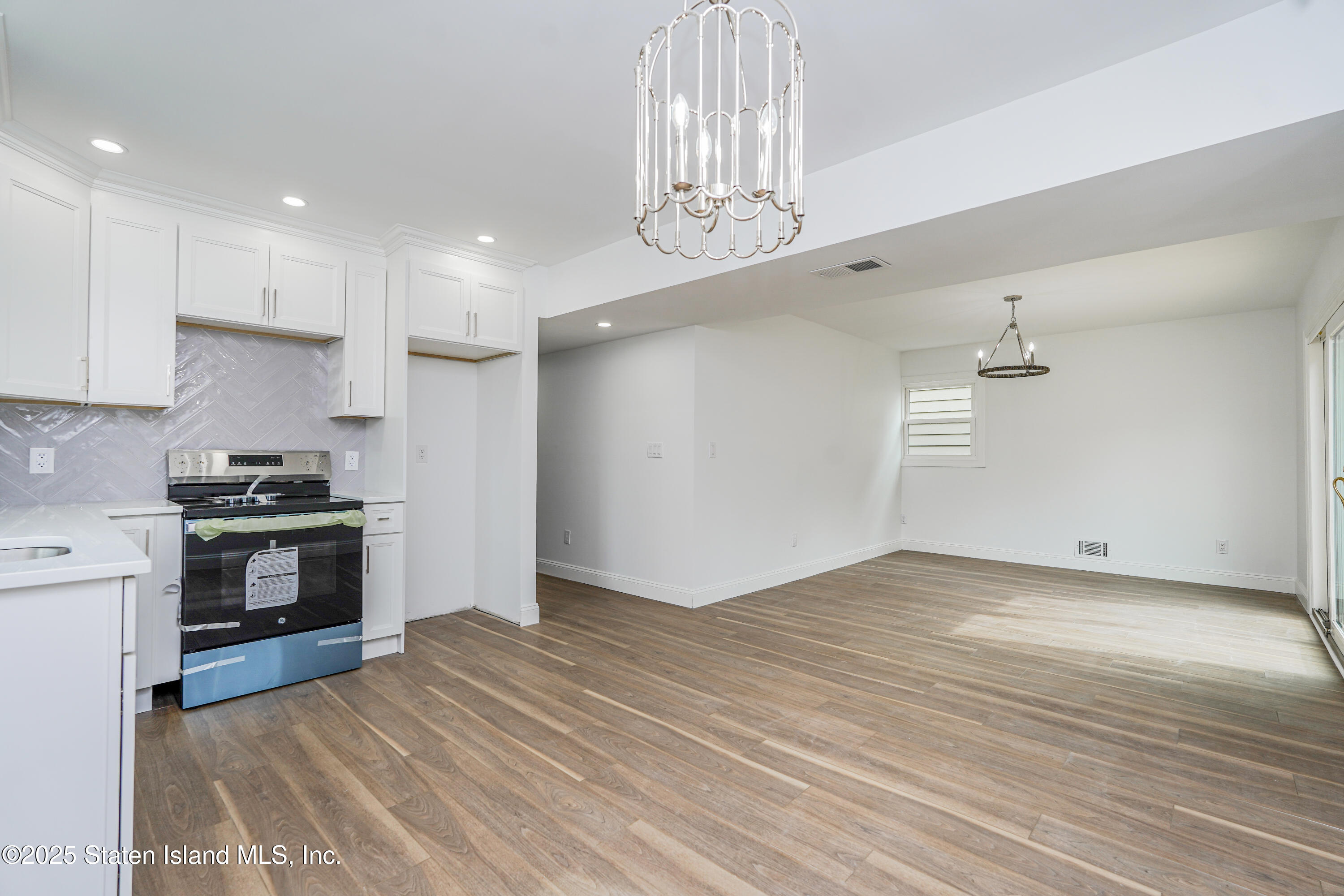 162 Sand Lane, Staten Island, New York image 35