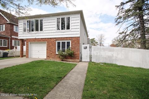 Photo of 265 Dewey Avenue, Staten Island, NY 10308 (MLS # 2502159)