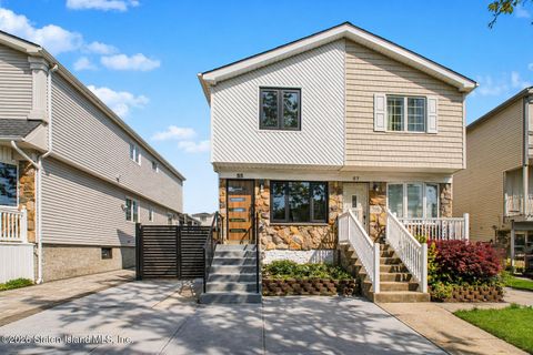 Photo of 55 Beard Street, Staten Island, NY 10314 (MLS # 2602200)