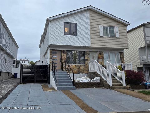 Photo of 55 Beard Street, Staten Island, NY 10314 (MLS # 2602200)