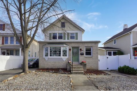 Photo of 357 Brehaut Avenue, Staten Island, NY 10307 (MLS # 2400100)
