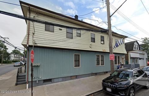 Photo of 1892 Clove Road, Staten Island, NY 10304 (MLS # 2405383)
