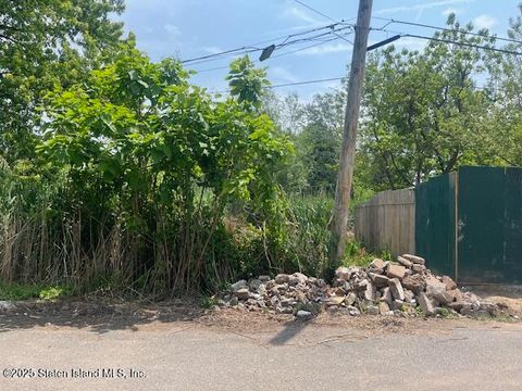 Photo of 0 Baden Place, Staten Island, NY 10305 (MLS # 2503276)