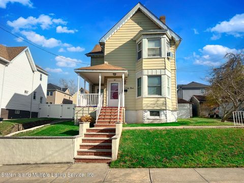 Photo of 79 Dehart Avenue, Staten Island, NY 10303 (MLS # 1165690)