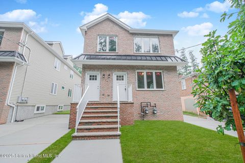 Photo of 18 Singleton Street, Staten Island, NY 10309 (MLS # 2406813)