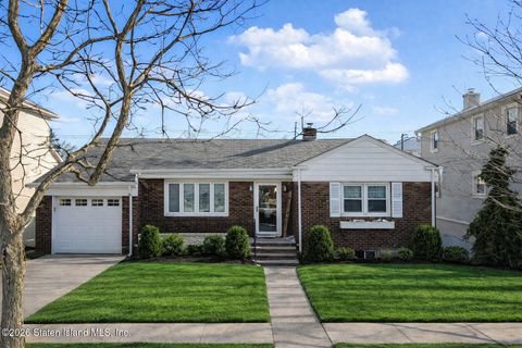 Photo of 235 Collfield Avenue, Staten Island, NY 10314 (MLS # 2600576)