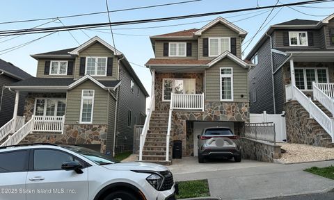 Photo of 32 Scribner Avenue, Staten Island, NY 10301 (MLS # 2503468)