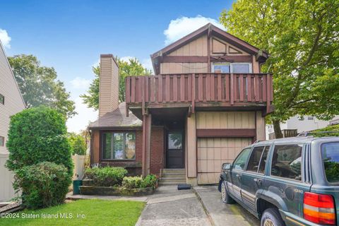 Photo of 135 Mc Arthur Avenue, Staten Island, NY 10312 (MLS # 2404945)