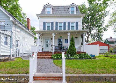 Photo of 28 Trinity Place, Staten Island, NY 10310 (MLS # 2503125)