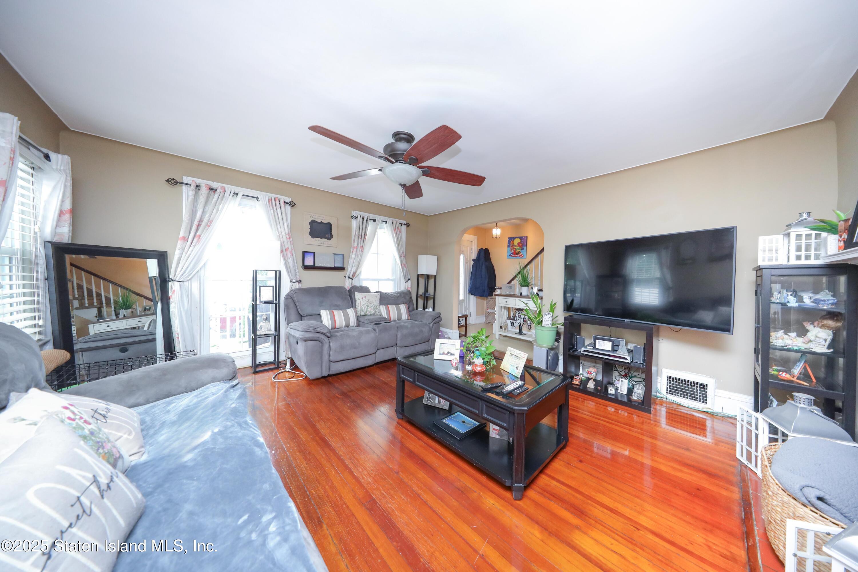 28 Trinity Place, Staten Island, New York image 4