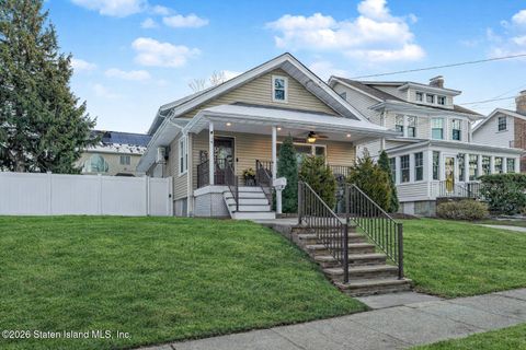 Photo of 16 Egbert Avenue, Staten Island, NY 10310 (MLS # 2600492)