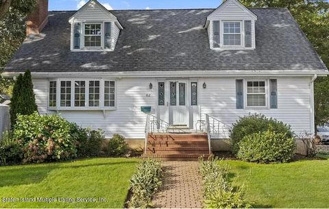 Photo of 62 Daleham Street, Staten Island, NY 10308 (MLS # 1165919)