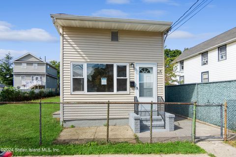 Photo of 590 Villa Avenue, Staten Island, NY 10302 (MLS # 2405785)