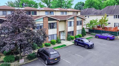 Photo of 3438 Amboy Road, Staten Island, NY 10306 (MLS # 2505606)