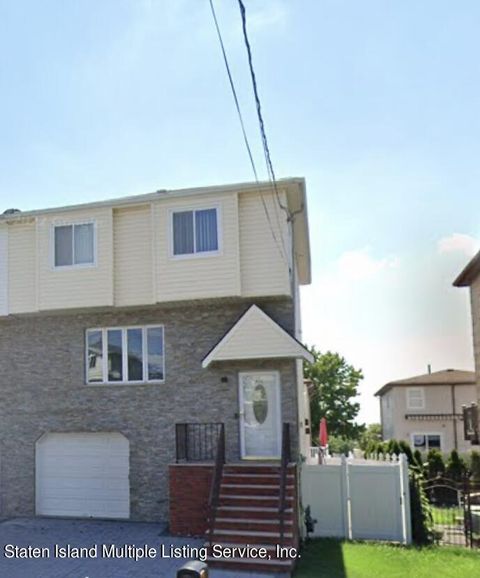 Photo of 942 Rockland Avenue, Staten Island, NY 10314 (MLS # 1165615)