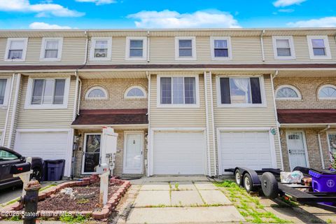 Photo of 21 Carol Place, Staten Island, NY 10303 (MLS # 2503704)