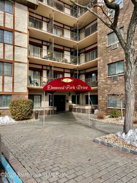 Photo of 2 Elmwood Park Drive #425, Staten Island, NY 10314 (MLS # 2601070)